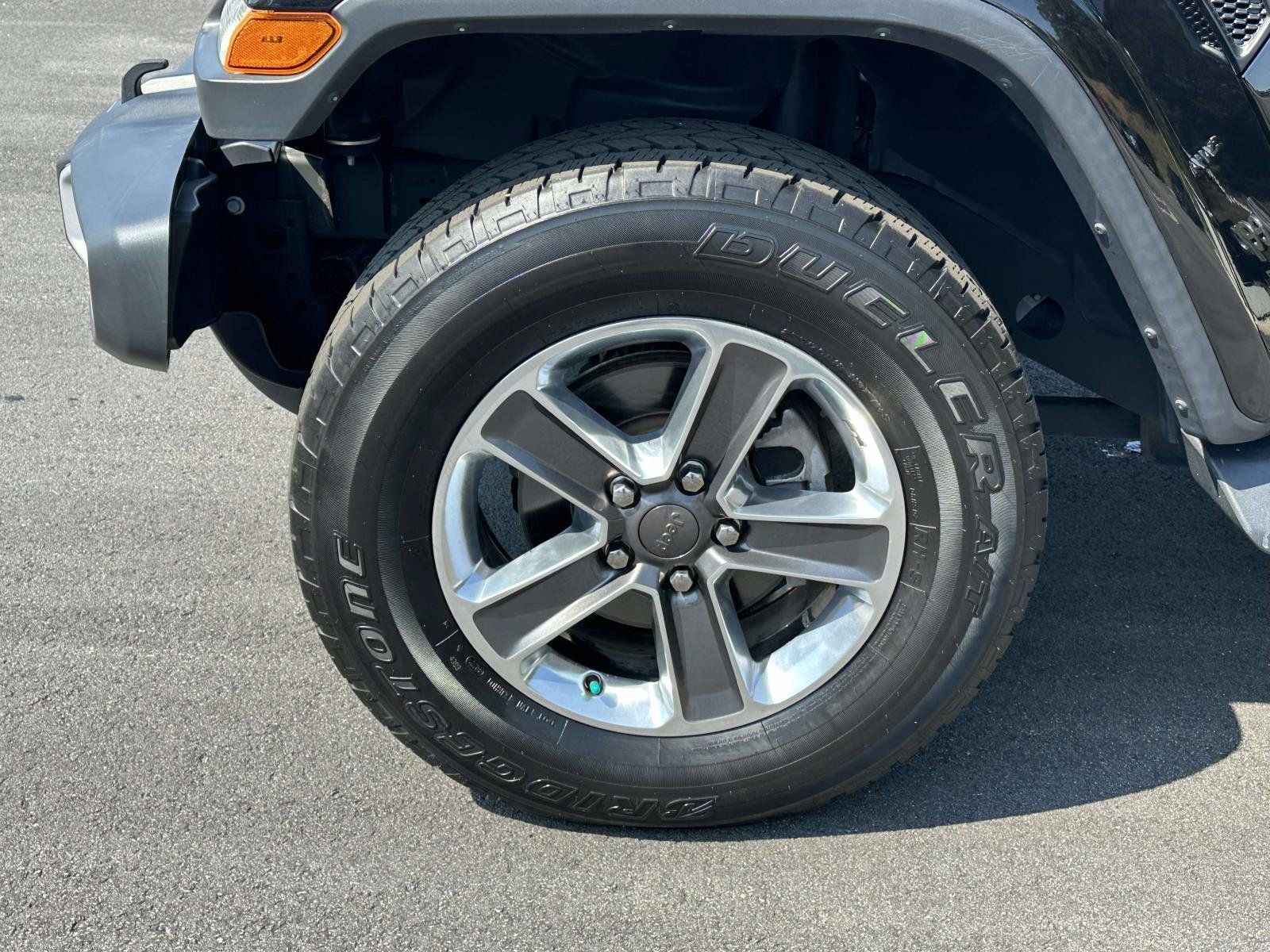 Used 2020 Jeep Wrangler Unlimited Sahara AWD/4WD image 28