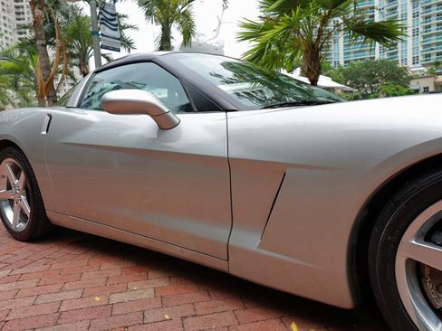 Used 2005 Chevrolet Corvette Coupe w/ Preferred Equipment Group RWD image 24