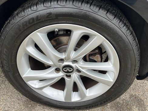 Used 2017 INFINITI QX30 w/ Cargo Package FWD image 21