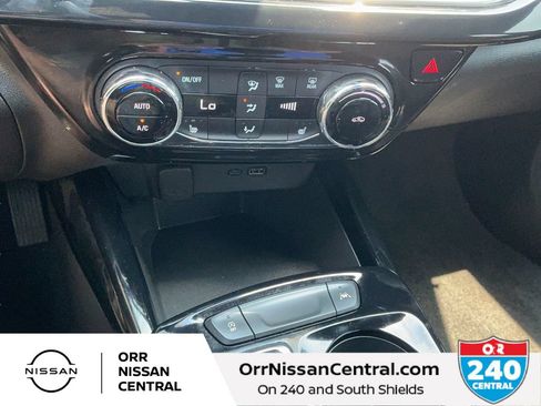 Used 2025 Chevrolet Trax RS w/ Driver Confidence Package FWD image 22