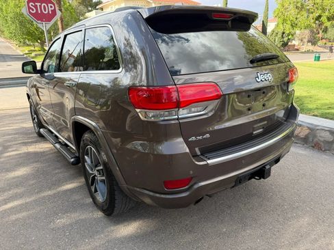 Used 2018 Jeep Grand Cherokee Overland AWD/4WD image 3