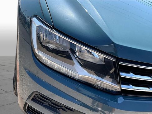 Used 2020 Volkswagen Tiguan SE w/ Panoramic Sunroof Package FWD image 28