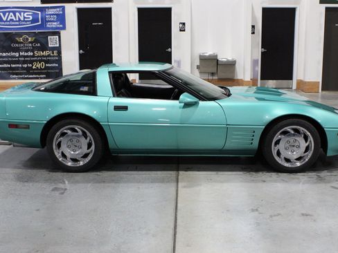 Used 1991 Chevrolet Corvette Coupe RWD image 26