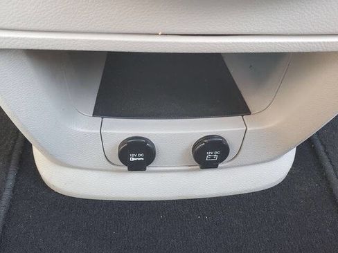 Used 2011 Chrysler Town & Country Touring FWD image 29