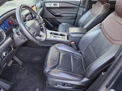 Certified 2023 Ford Explorer Platinum image 4