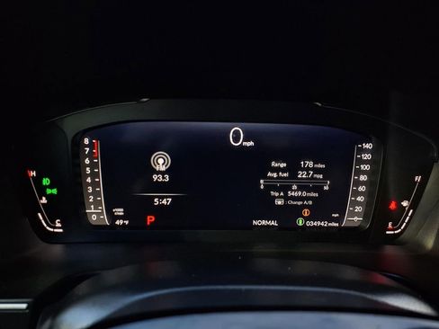 Used 2025 Honda Pilot Elite image 18