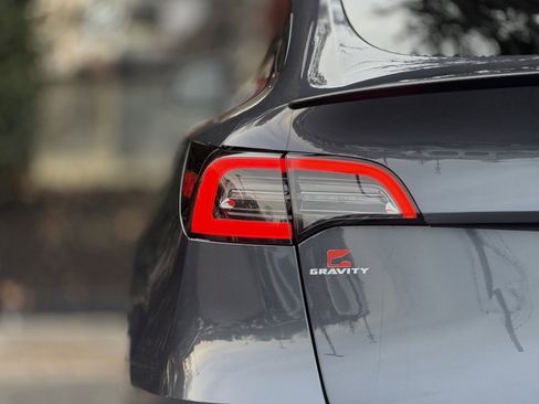 Used 2021 Tesla Model Y Performance image 15