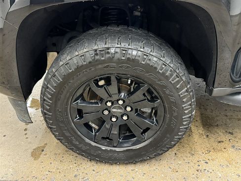 Used 2022 GMC Canyon AT4 AWD/4WD image 4