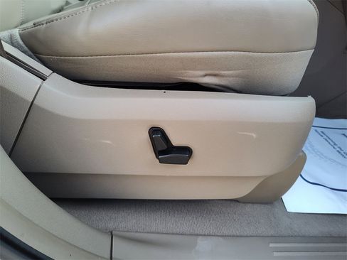 Used 2012 Chrysler Town & Country Limited w/ Luxury Group image 35