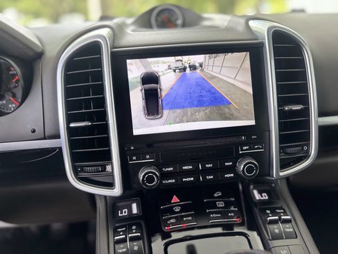 Used 2017 Porsche Cayenne Platinum Edition w/ Premium Package (PJV) image 19