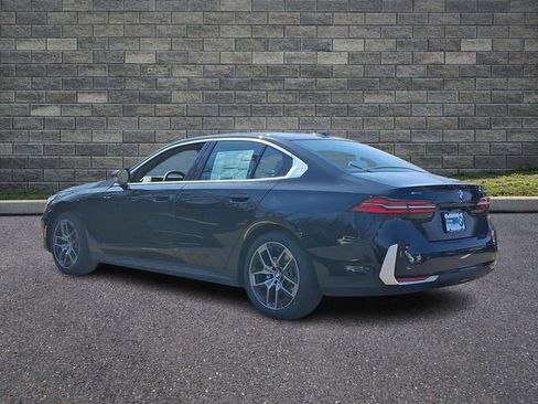 New 2026 BMW 530i xDrive w/ Premium Package AWD/4WD image 4