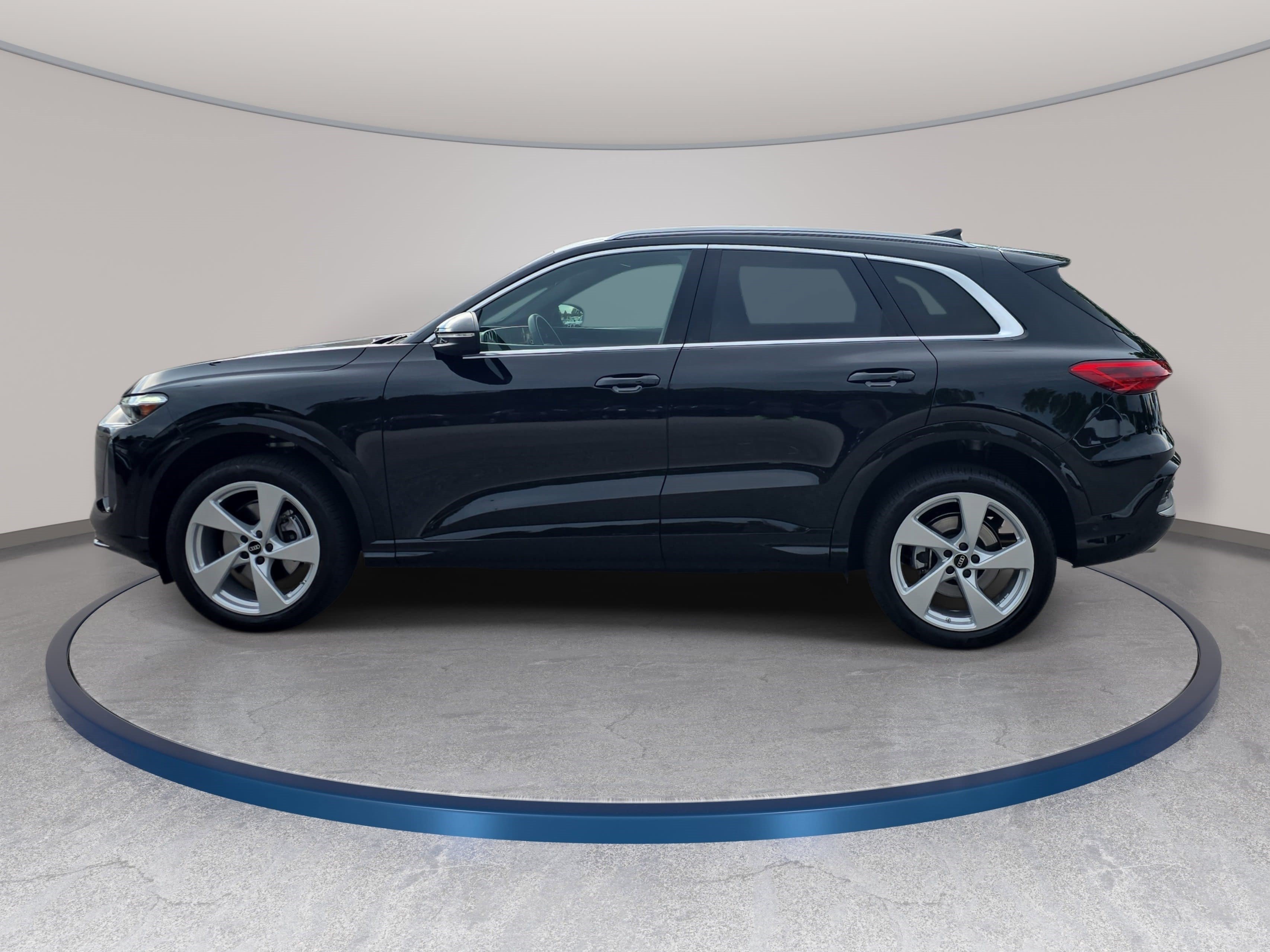 Used 2025 Audi Q5 Premium Plus w/ Premium Plus AWD/4WD image 8