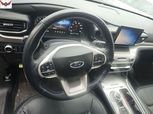 Used 2022 Ford Explorer XLT w/ Equipment Group 202A image 7