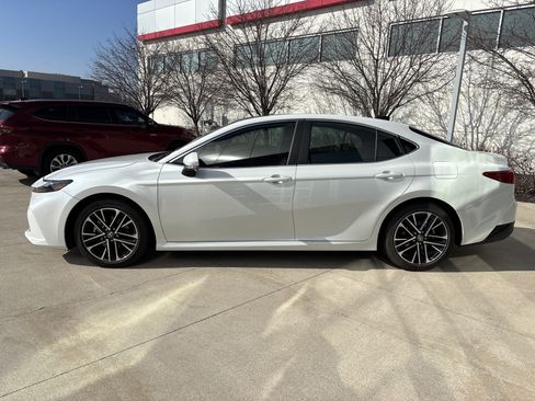 Used 2025 Toyota Camry XLE w/ Premium Plus Package image 7