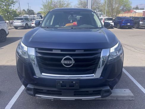 Used 2023 Nissan Pathfinder SL image 3