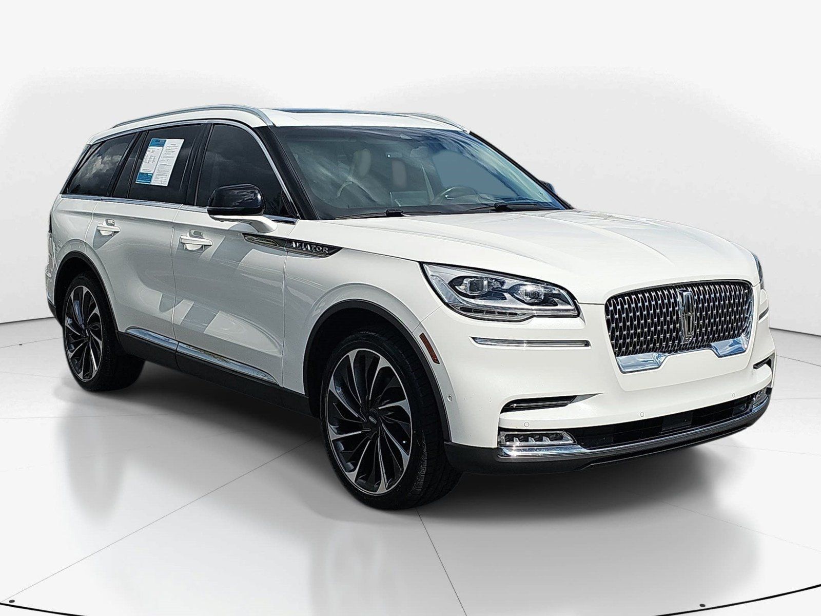 Used 2022 Lincoln Aviator Reserve w/ Equipment Group 201A AWD/4WD image 2