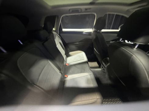 Used 2023 Volkswagen Taos SE w/ Panoramic Sunroof Package FWD image 18