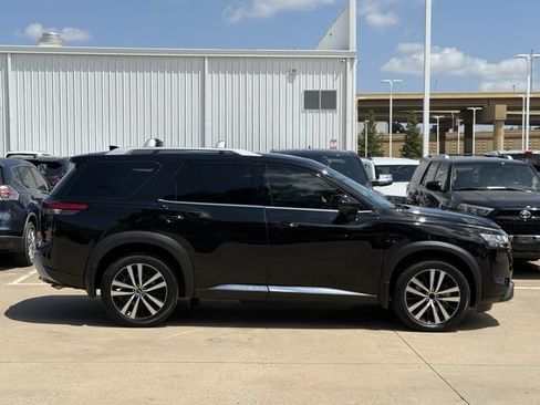 Used 2023 Nissan Pathfinder Platinum w/ Cargo Package AWD/4WD image 3