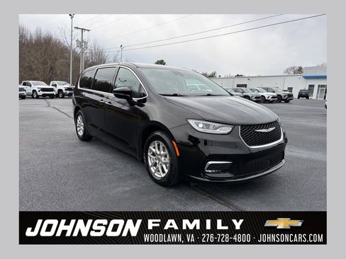 Used 2024 Chrysler Pacifica Touring-L image 1