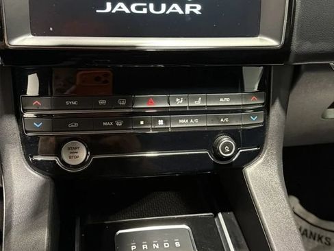 Used 2019 Jaguar F-PACE Premium AWD/4WD image 9