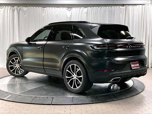 Used 2024 Porsche Cayenne image 3