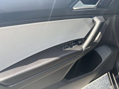 Used 2018 Volkswagen Tiguan SE w/ Panoramic Sunroof Package FWD image 21