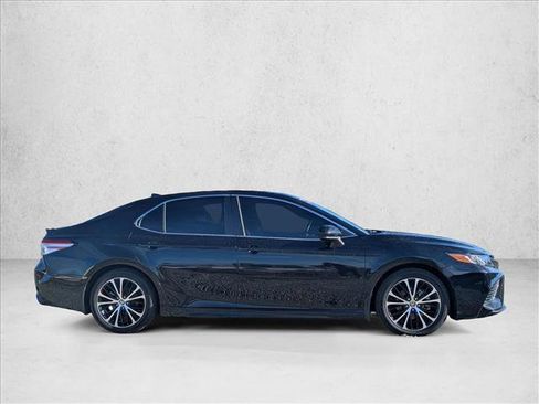 Used 2020 Toyota Camry SE image 4