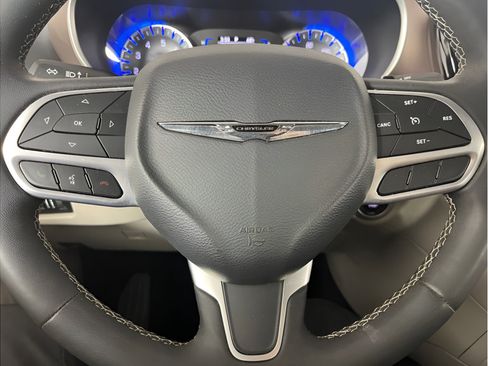 Used 2023 Chrysler Voyager LX FWD image 20
