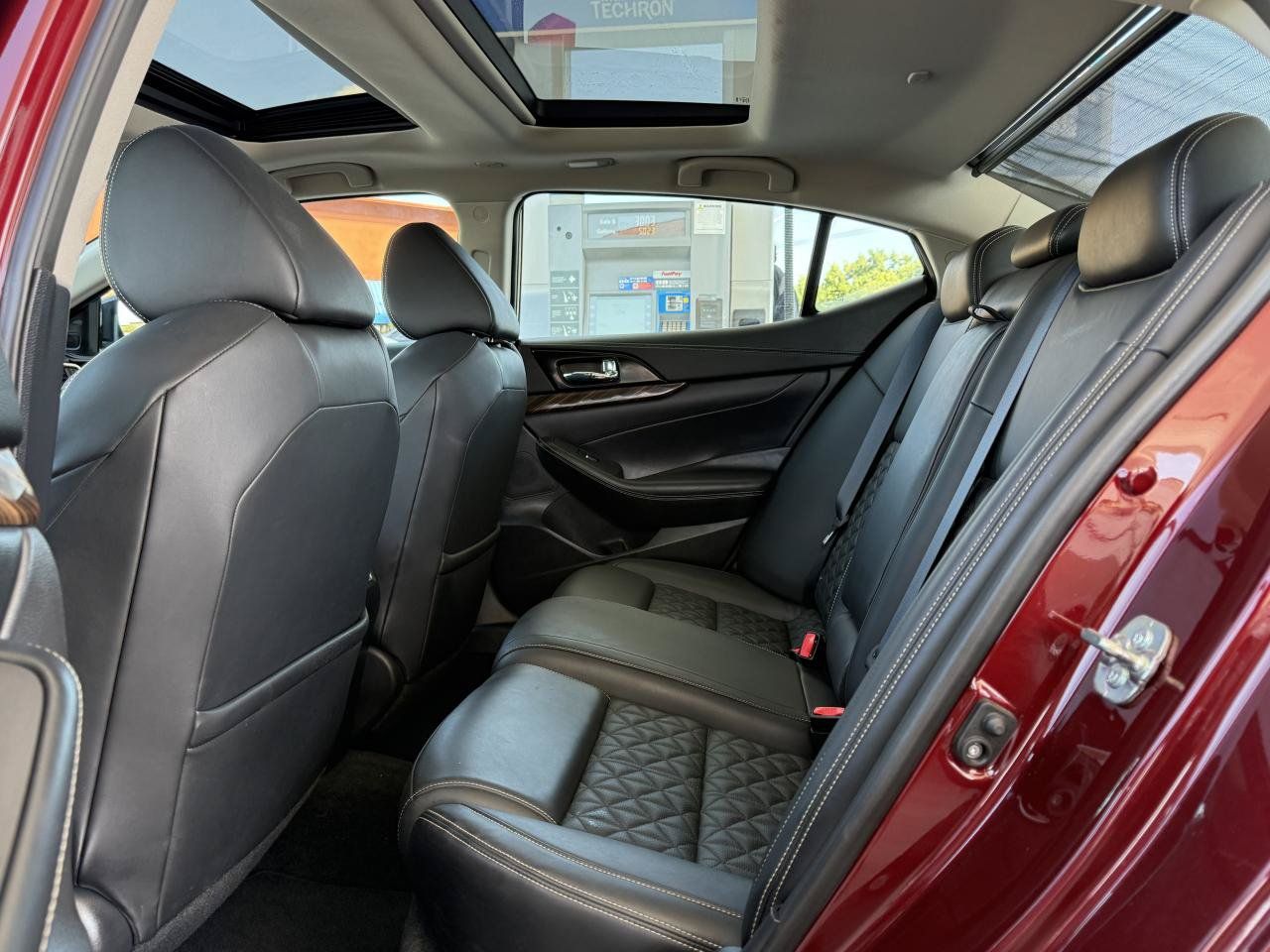 Used 2016 Nissan Maxima Platinum w/ Interior Lighting Package FWD image 13