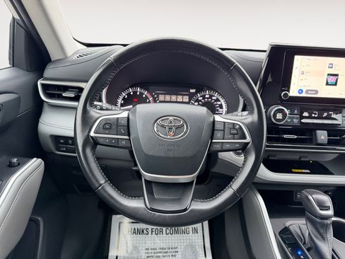 Used 2023 Toyota Highlander XLE image 14
