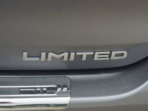 Used 2025 Toyota Highlander Limited AWD/4WD image 21