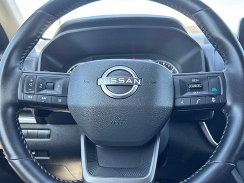 Used 2025 Nissan Rogue SV FWD image 30