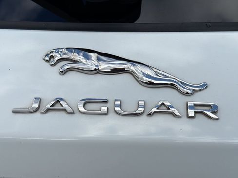 Used 2018 Jaguar F-PACE Portfolio image 11