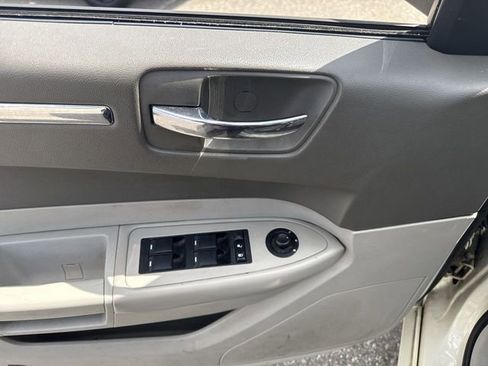 Used 2008 Chrysler 300 Touring RWD image 11