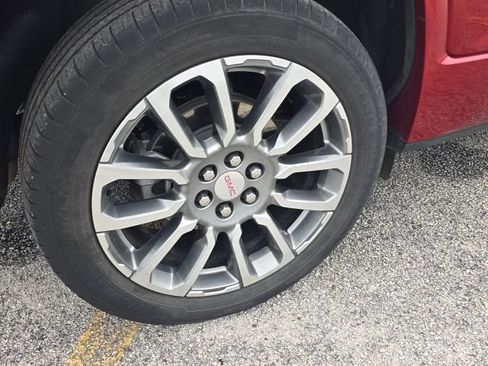 Used 2023 GMC Acadia Denali w/ Denali Technology Package image 10