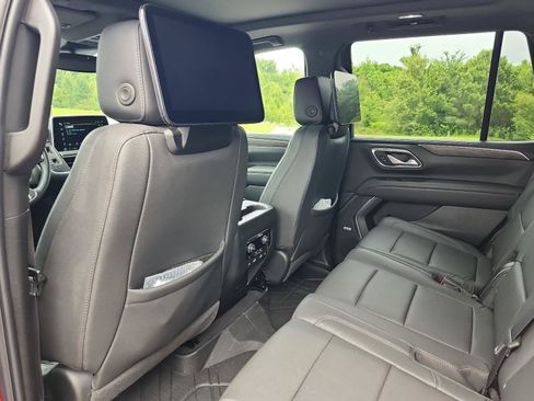 Used 2024 Chevrolet Tahoe Z71 w/ Luxury Package AWD/4WD image 14