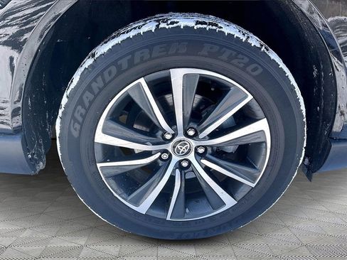 Used 2022 Toyota Venza LE image 33