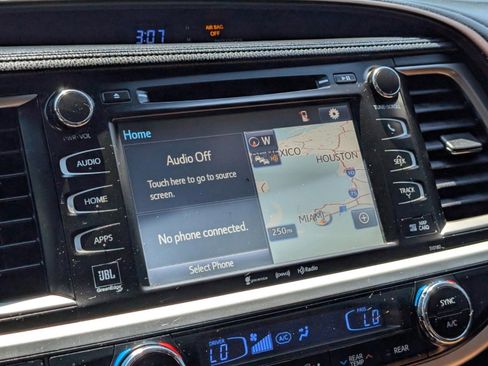 Used 2017 Toyota Highlander Limited image 19