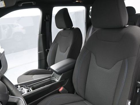 Used 2025 Jeep Compass Sport w/ Mopar Graphics Package AWD/4WD image 24