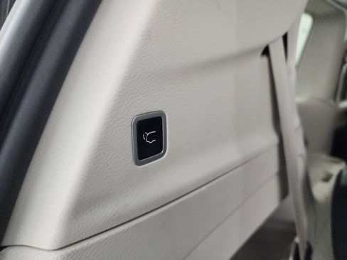 Used 2024 Chrysler Pacifica Touring-L image 28