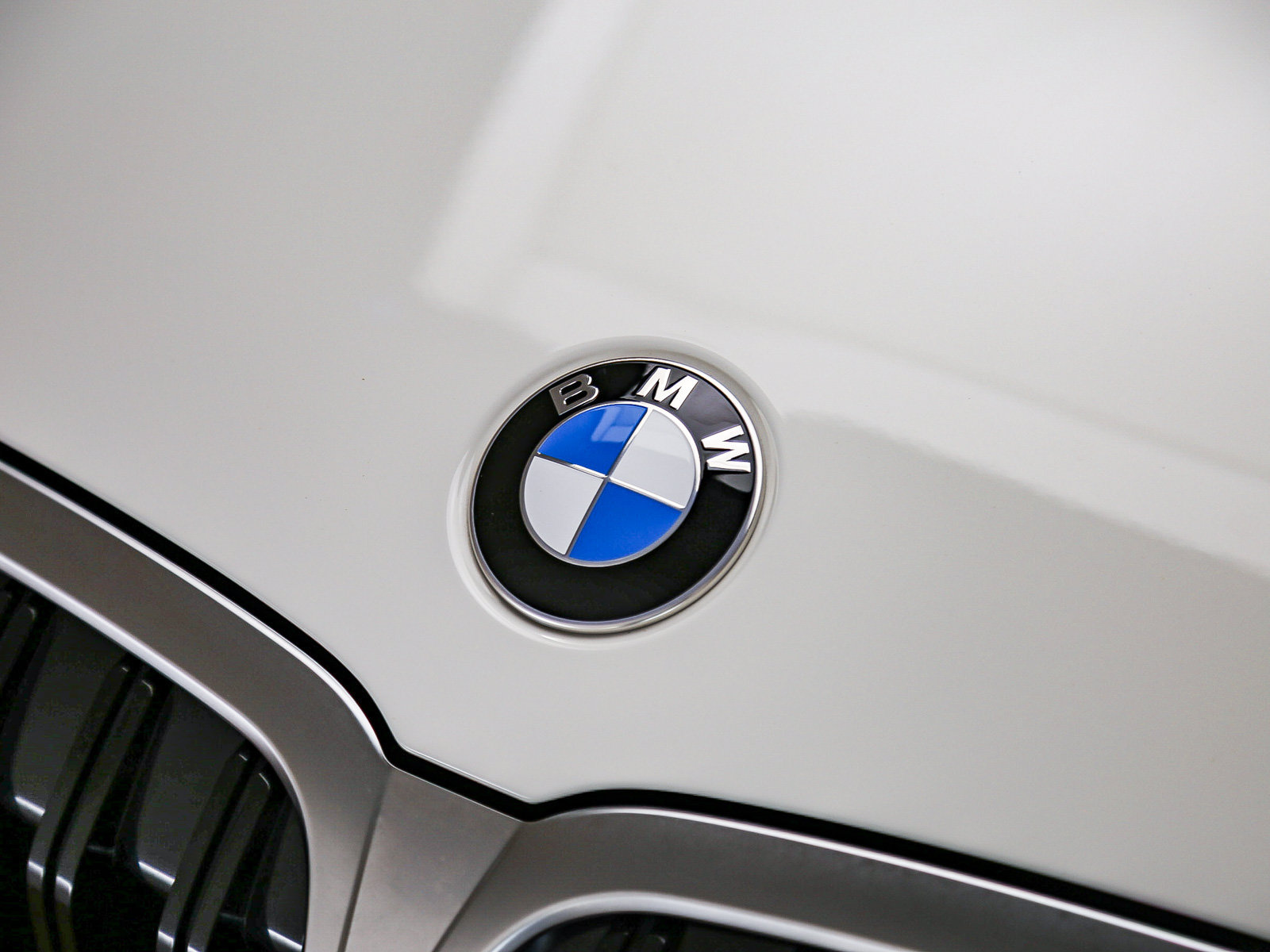 Used 2026 BMW 330i Sedan w/ Premium Package RWD image 9