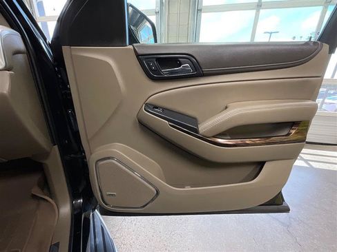 Used 2017 GMC Yukon SLT w/ Premium Edition AWD/4WD image 28