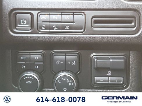 Used 2023 Chevrolet Suburban Z71 w/ Luxury Package AWD/4WD image 39