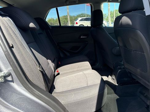Used 2020 Chevrolet Trax LT FWD image 15