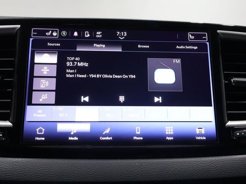 Used 2023 Chrysler Pacifica Touring-L image 31