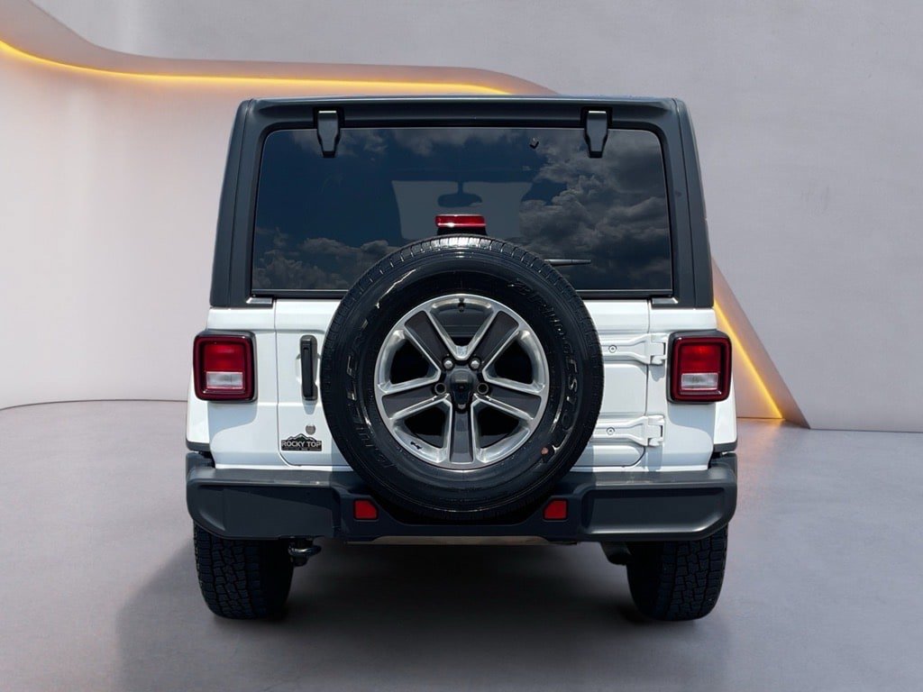 Used 2018 Jeep Wrangler Unlimited Sahara AWD/4WD image 6