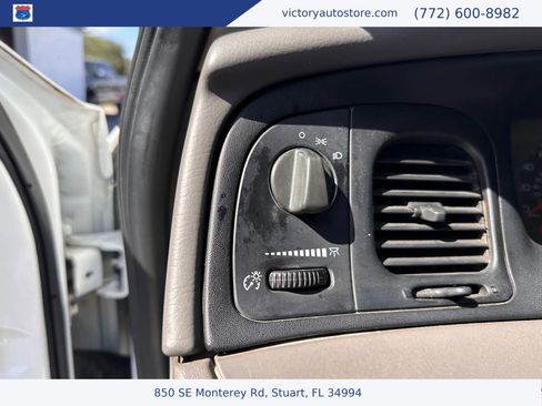 Used 2006 Ford Crown Victoria Police Interceptor image 21