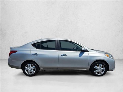 Used 2013 Nissan Versa SV FWD image 6