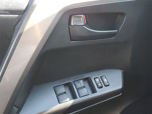 Used 2017 Toyota RAV4 LE image 18