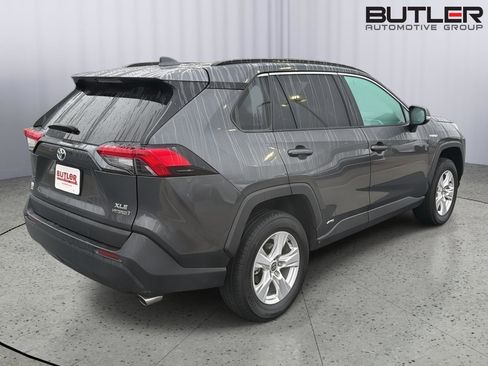 Used 2021 Toyota RAV4 XLE AWD/4WD image 6